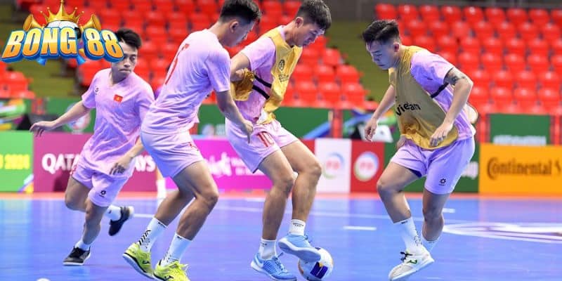 Trong futsal, mỗi đội ra sân với 5 cầu thủ, bao gồm cả thủ môn